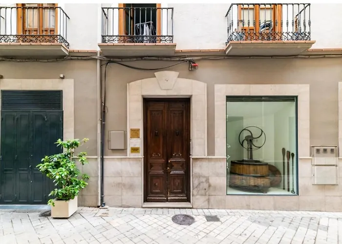 Apartamento con balcón en el centro histórico QH Reyes Católicos