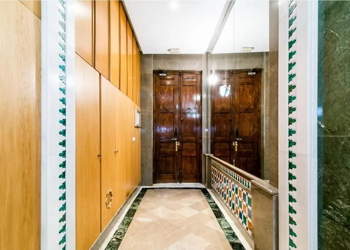 Apartamento con balcón en el centro histórico QH Reyes Católicos